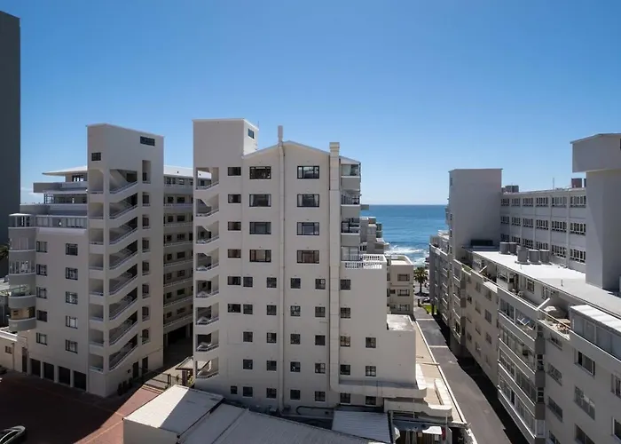Flamingo 801 - Top Floor Sea Point Apartment With Daily Housekeeping