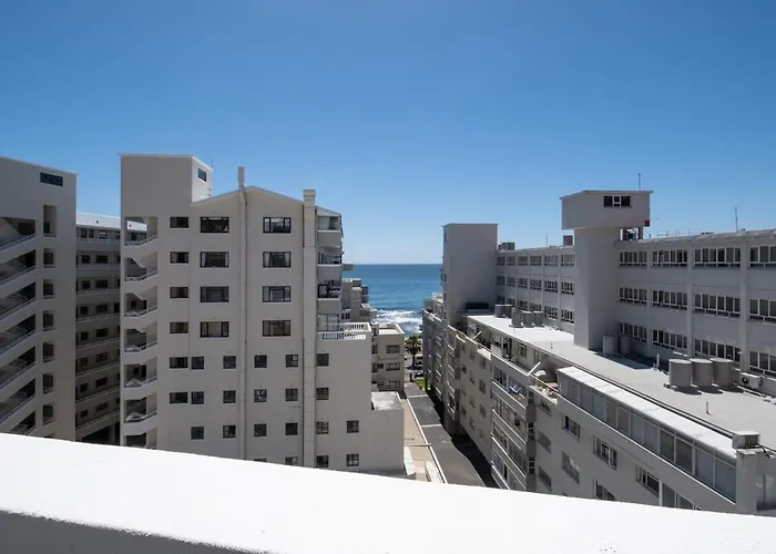 Flamingo 801 - Top Floor Sea Point Apartment With Daily Housekeeping