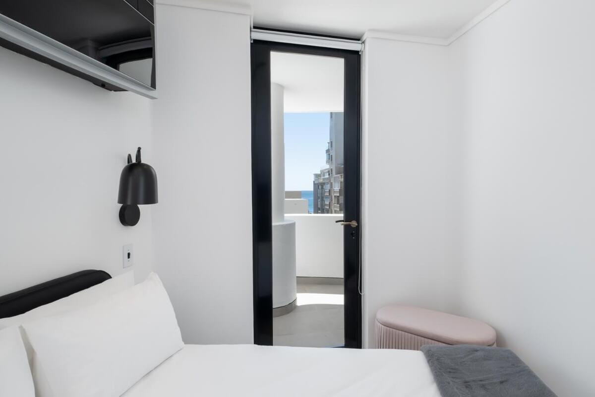 Flamingo 801 - Top Floor Sea Point Apartment With Daily Housekeeping *