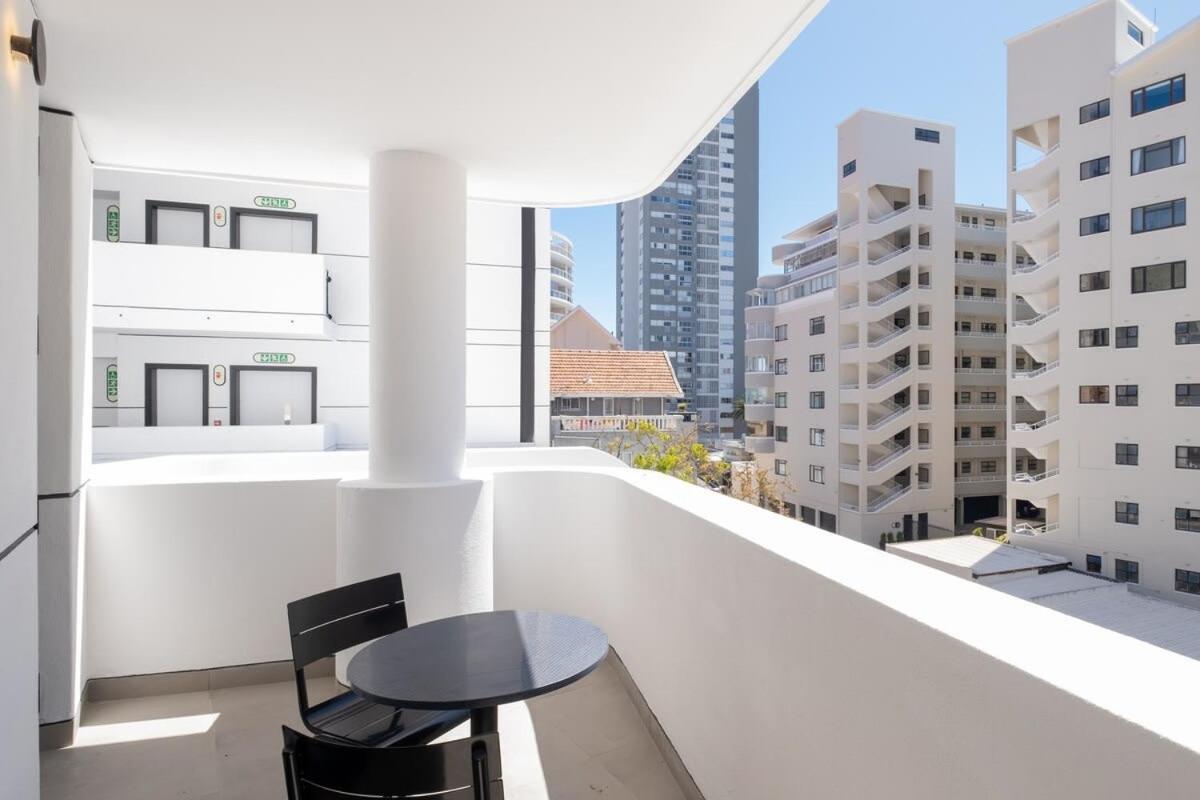 Flamingo 801 - Top Floor Sea Point Apartment With Daily Housekeeping Kaapstad