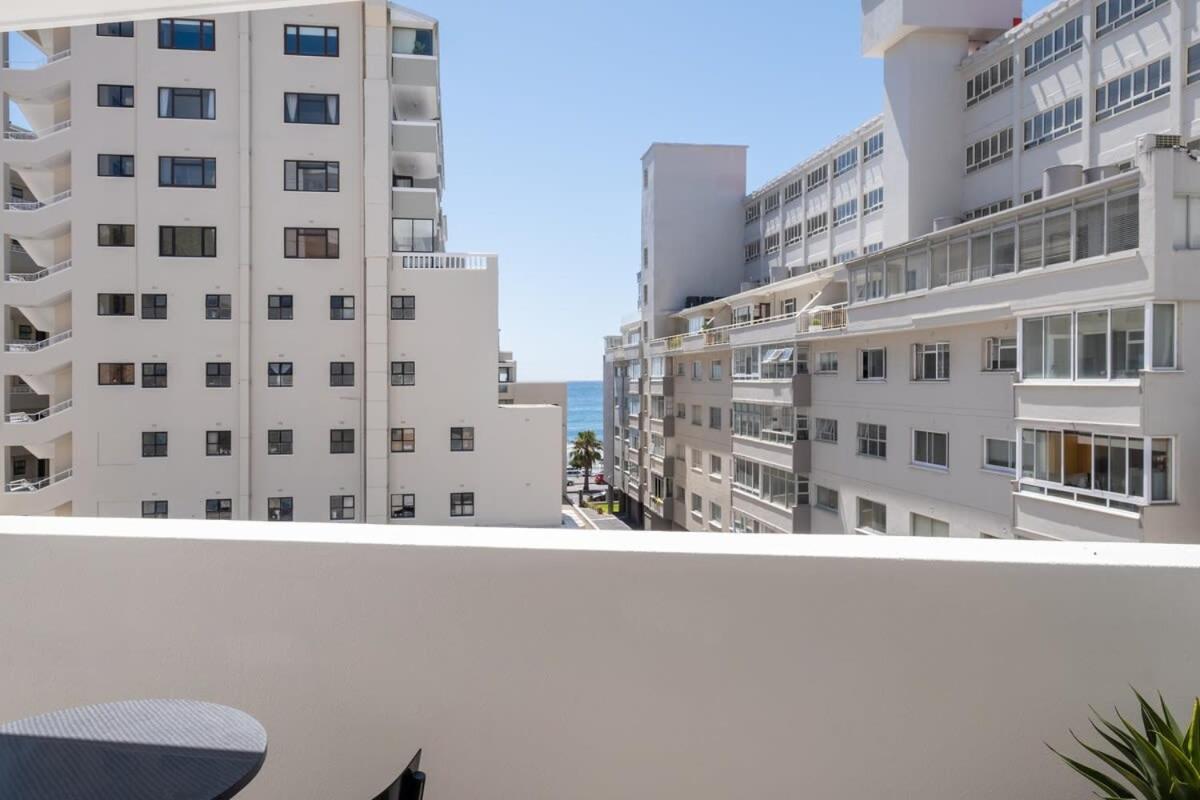 Flamingo 801 - Top Floor Sea Point Apartment With Daily Housekeeping Appartement