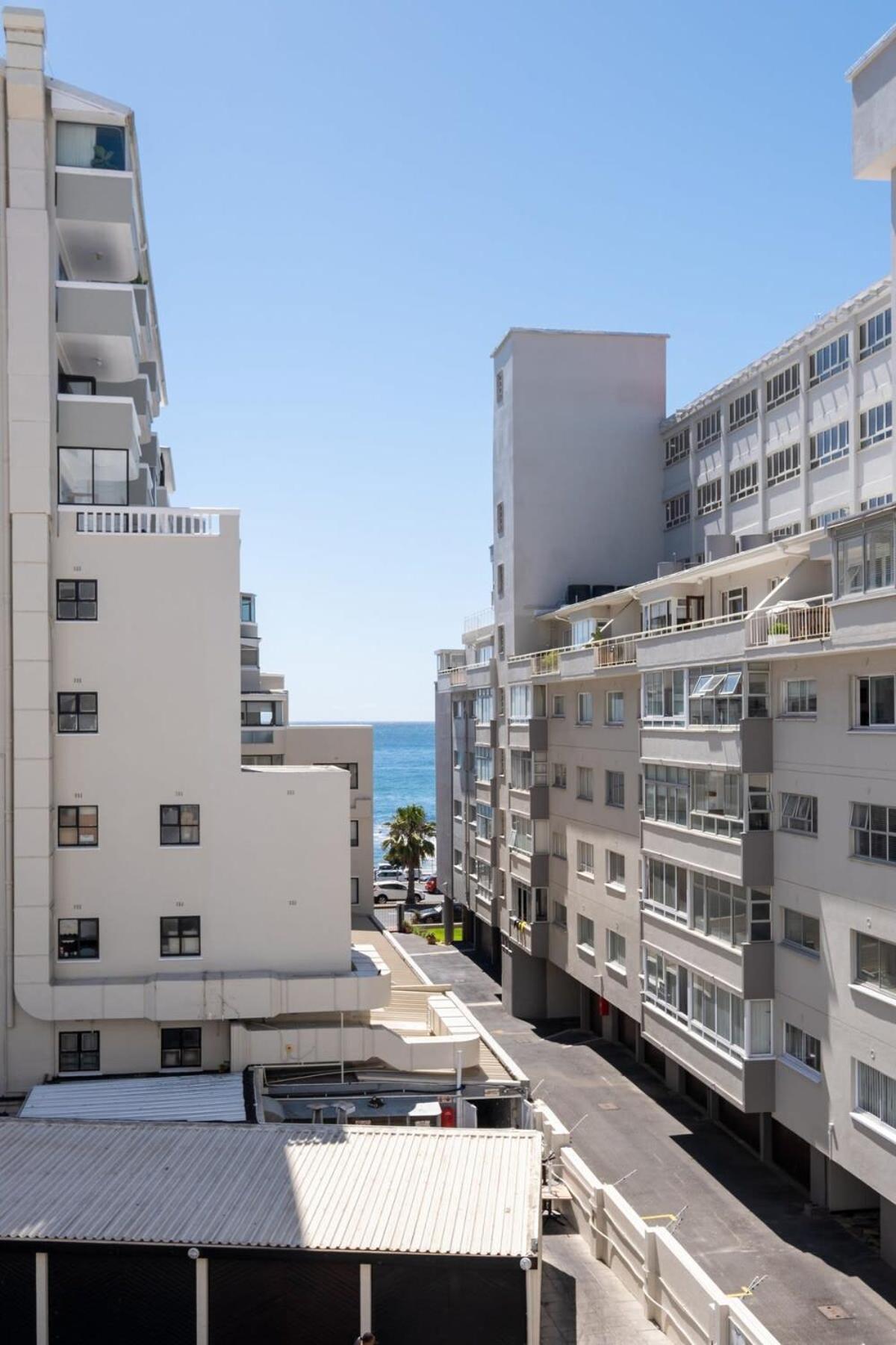 Flamingo 801 - Top Floor Sea Point Apartment With Daily Housekeeping * Kaapstad
