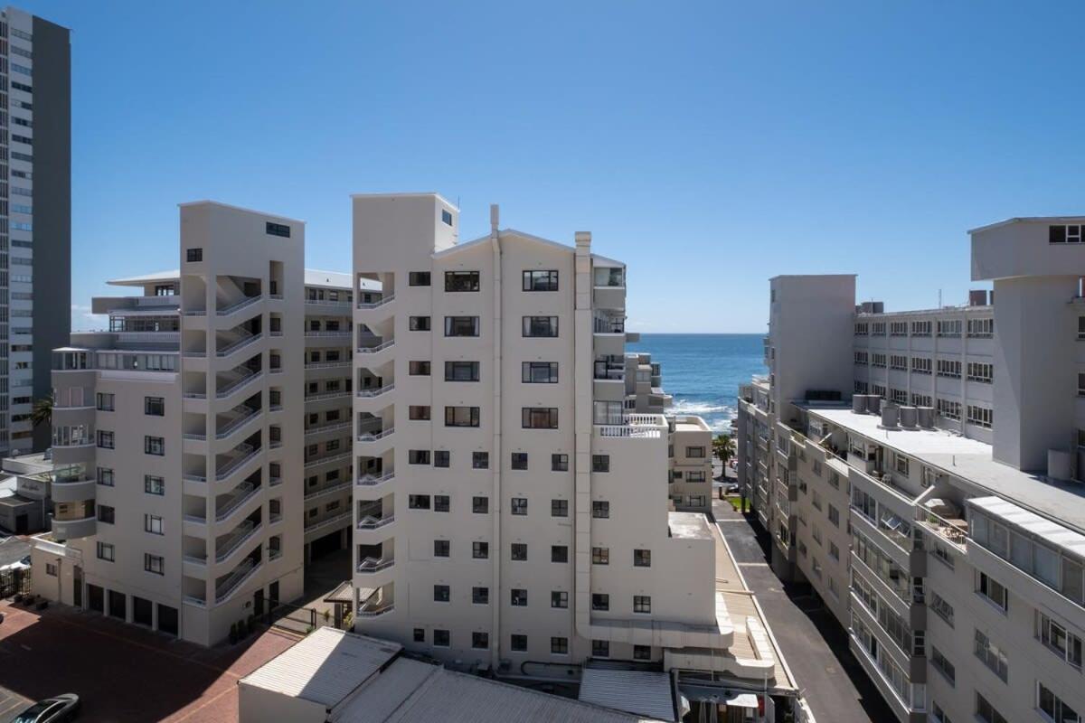 Flamingo 801 - Top Floor Sea Point Apartment With Daily Housekeeping * Kaapstad