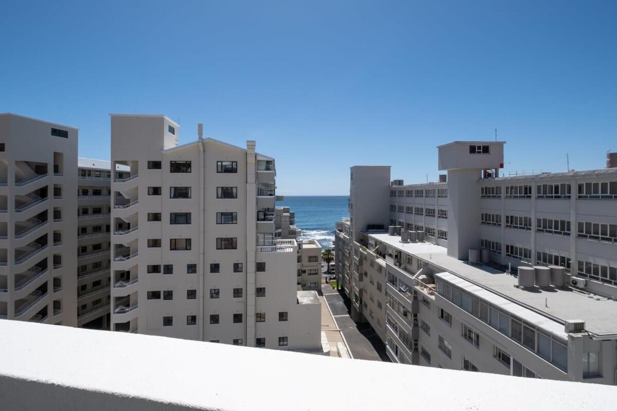 Flamingo 801 - Top Floor Sea Point Apartment With Daily Housekeeping Appartement Kaapstad