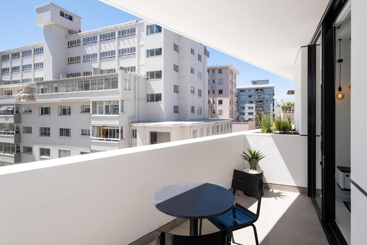 Flamingo 801 - Top Floor Sea Point Apartment With Daily Housekeeping Appartement Kaapstad