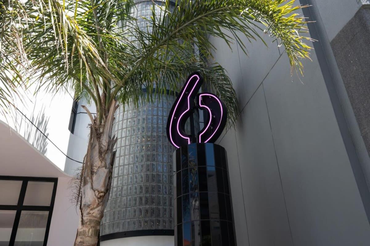 Appartement Flamingo 801 - Top Floor Sea Point Apartment With Daily Housekeeping Kaapstad