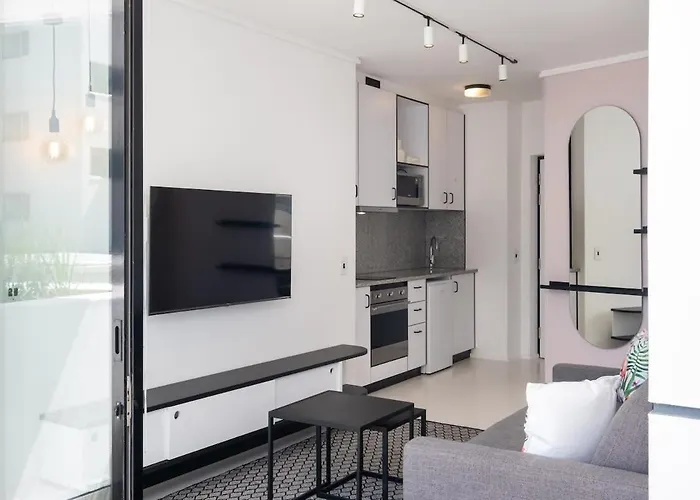 Flamingo 801 - Top Floor Sea Point Apartment With Daily Housekeeping