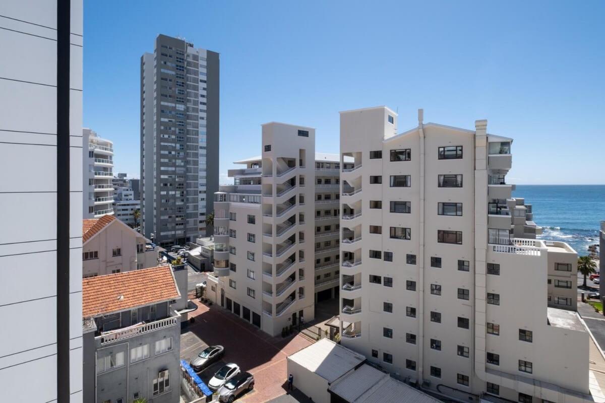 Flamingo 801 - Top Floor Sea Point Apartment With Daily Housekeeping *