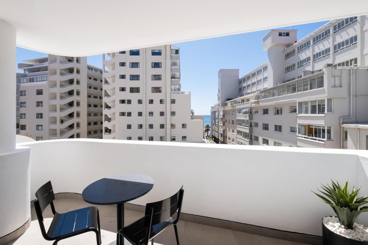 Flamingo 801 - Top Floor Sea Point Apartment With Daily Housekeeping Apartment *